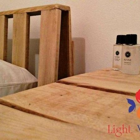 Light Wings Family Guesthouse エレバン エクステリア 写真