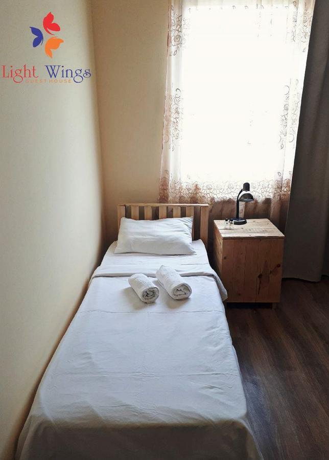 Light Wings Family Guesthouse エレバン エクステリア 写真