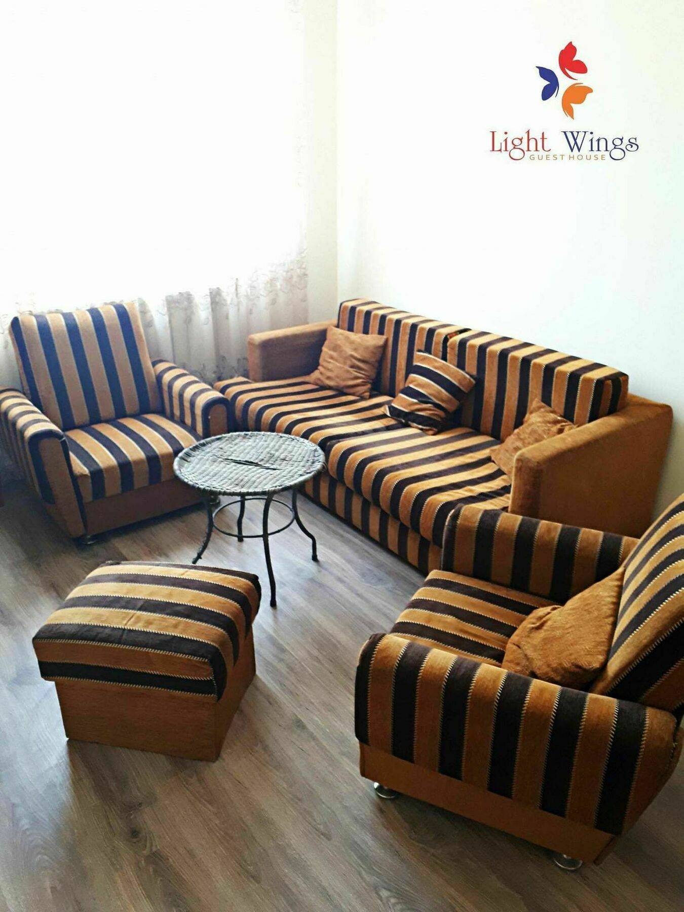 Light Wings Family Guesthouse エレバン エクステリア 写真
