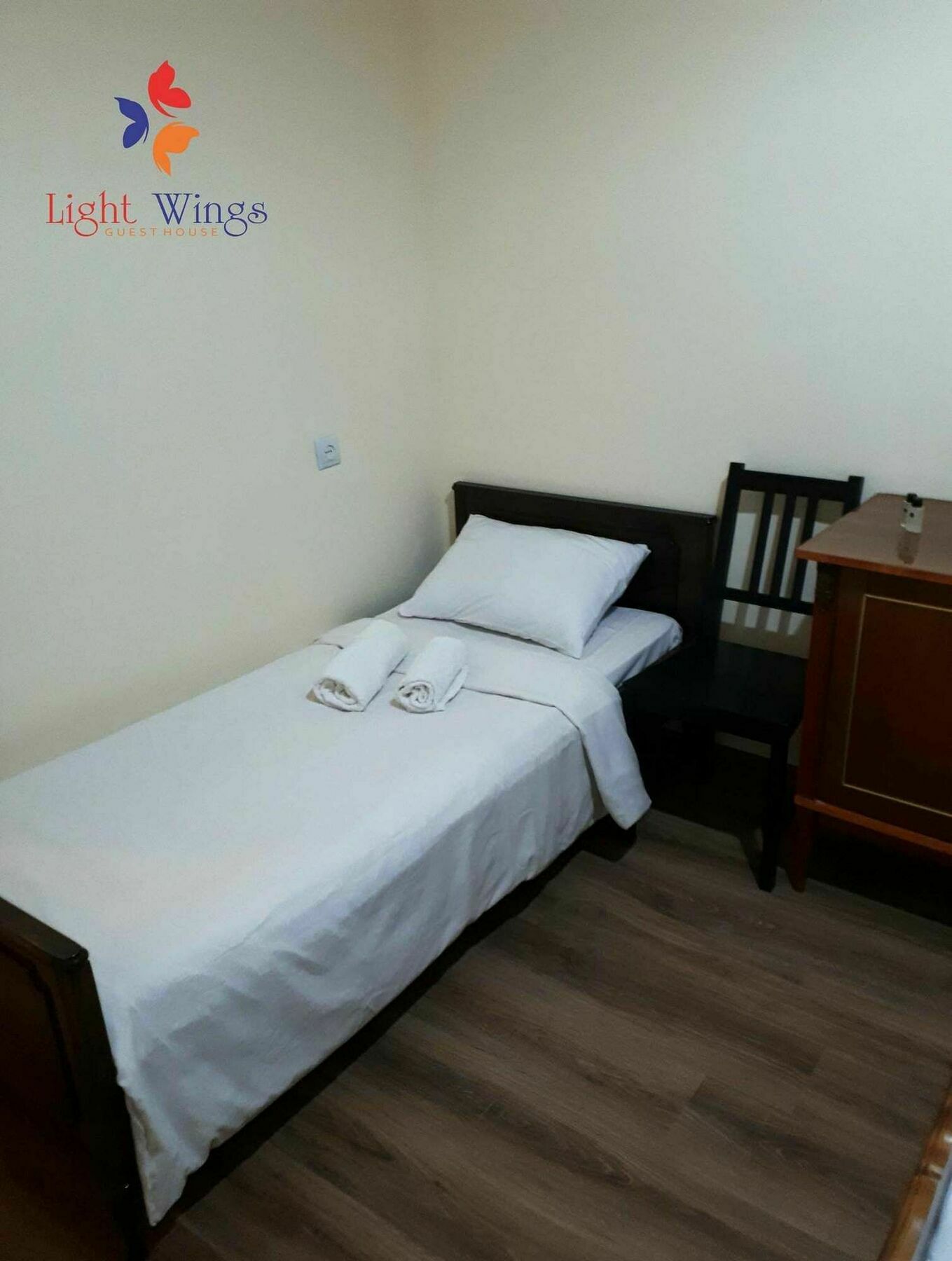 Light Wings Family Guesthouse エレバン エクステリア 写真