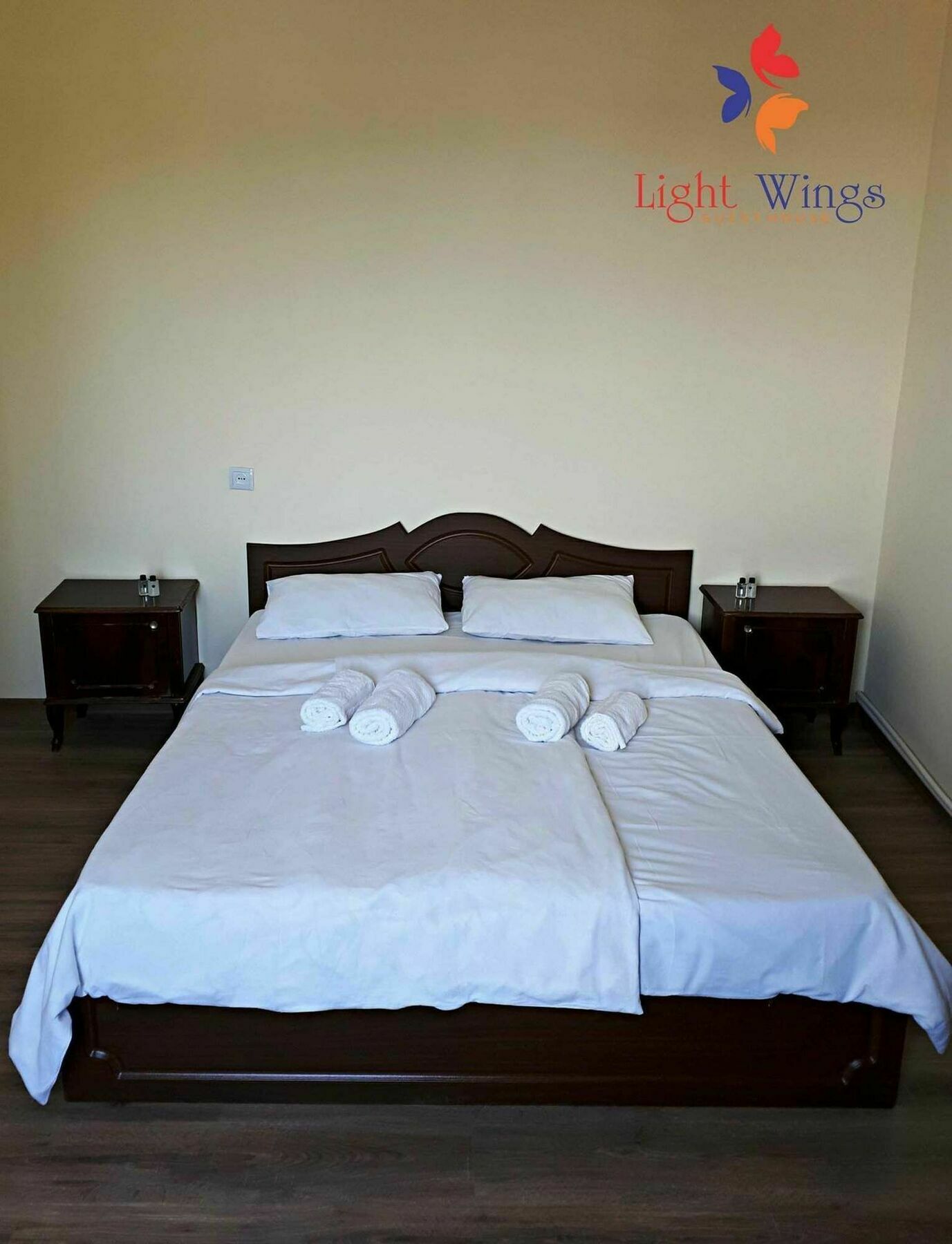 Light Wings Family Guesthouse エレバン エクステリア 写真