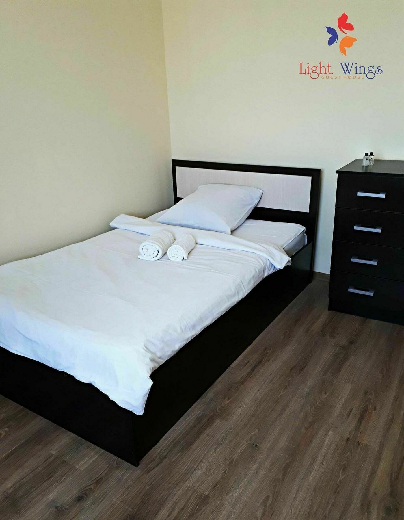 Light Wings Family Guesthouse エレバン エクステリア 写真